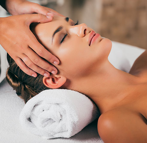 Benefici del trattamento e massaggio al viso - Estetista Amica